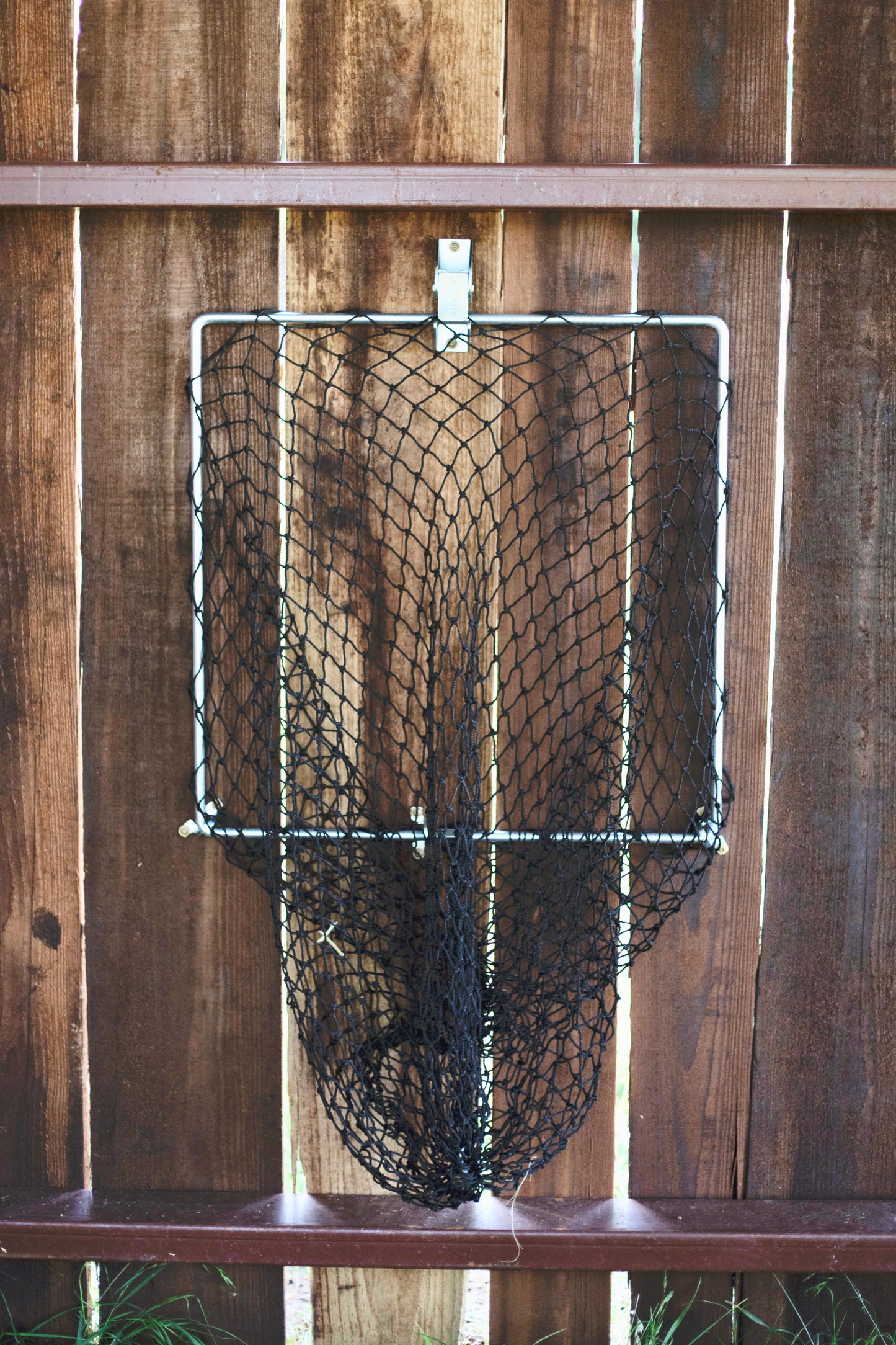 Hay Chix® Free Up Feeder