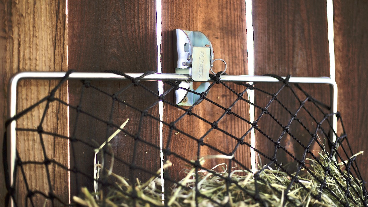 Hay Chix® Free Up Feeder