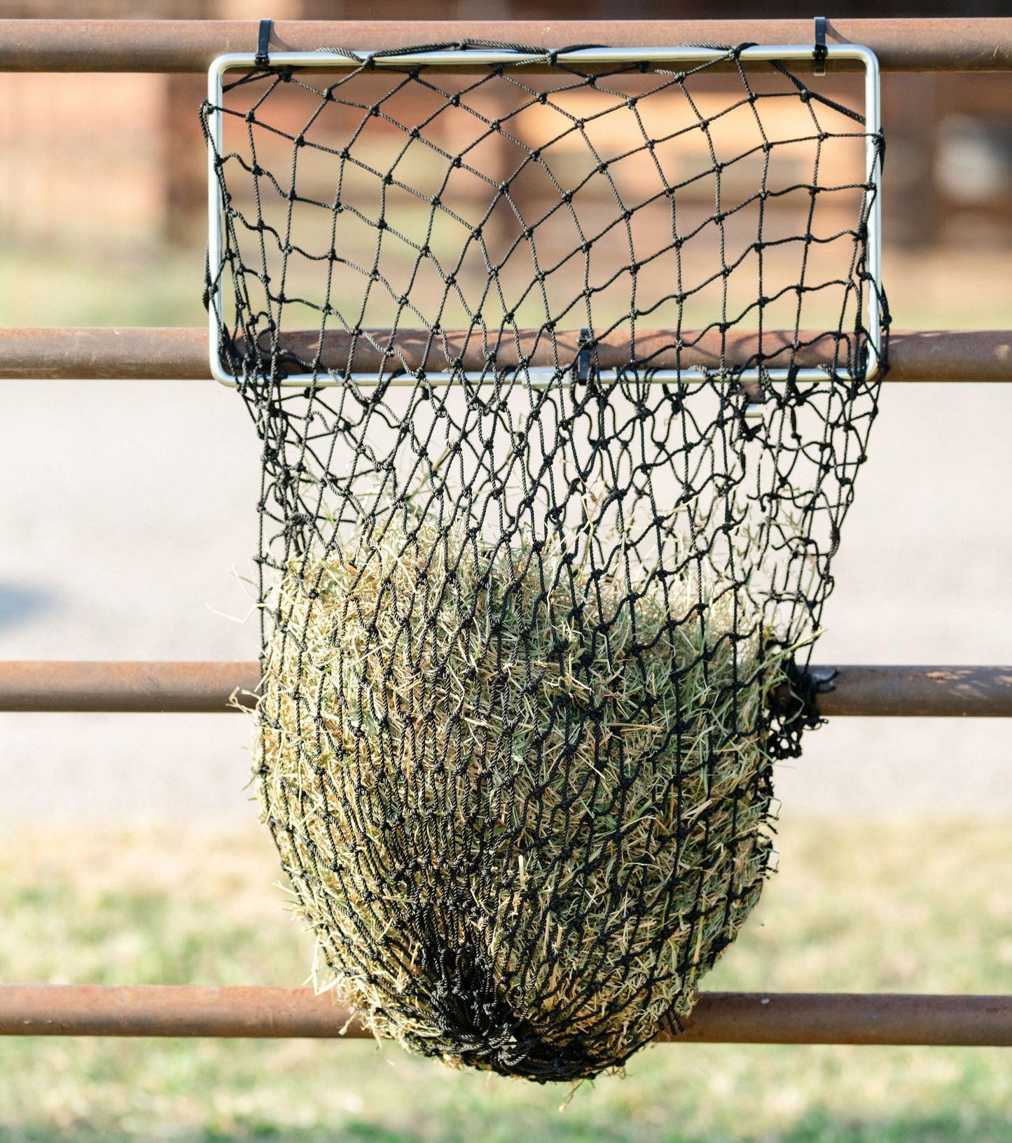 Hay Chix® Panel Feeder